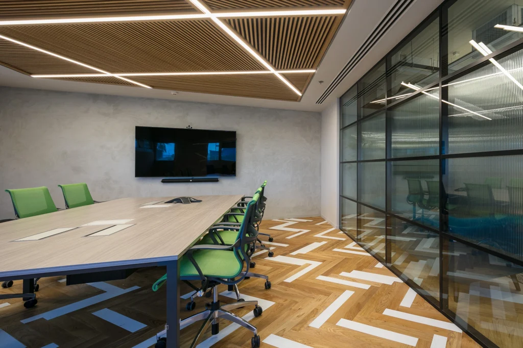 Breakout seating with booth benches and timber screening at the DellEMC Herzliya offices