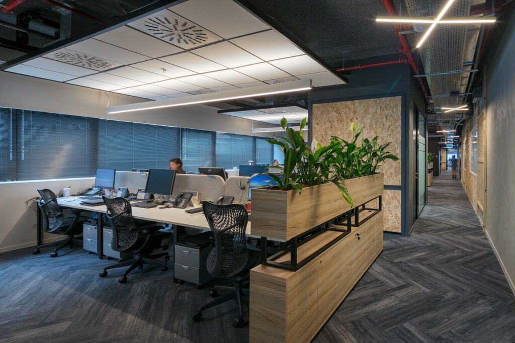 Open-plan desks and planting at the DellEMC Herzliya offices