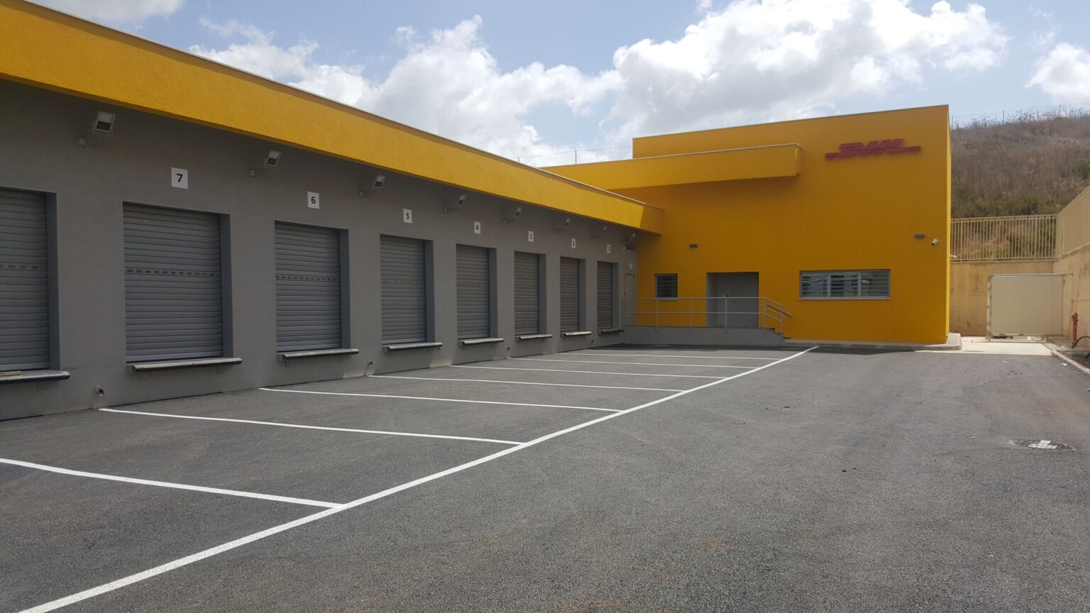 Loading yard and roller shutter doors at the DHL Mevo Carmel centre