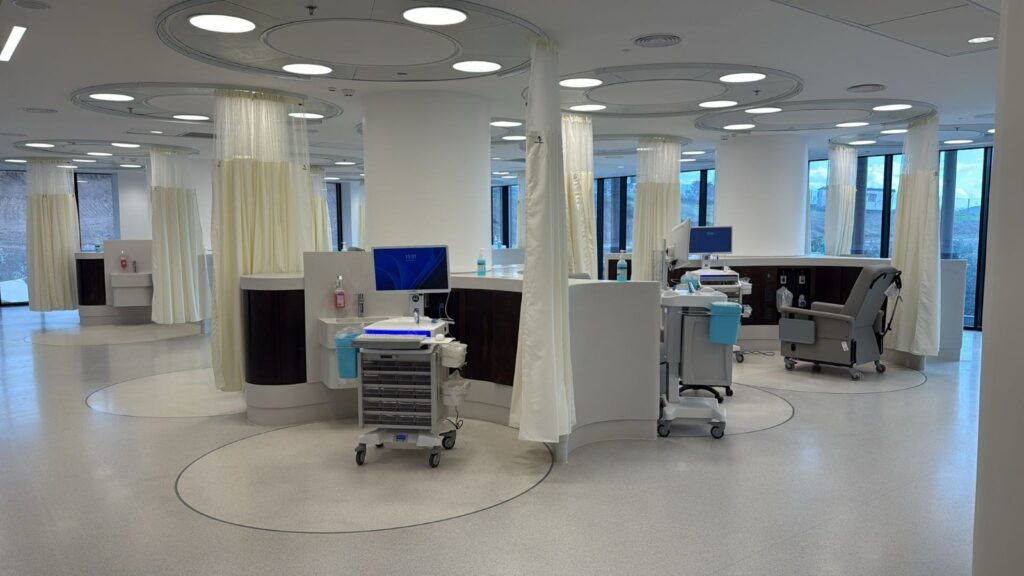 Day-treatment hall with circular treatment bays at Beit Shulamit